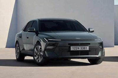 Hyundai Elantra 2027 'cháy hàng' với hơn 11.000 đơn bán xe trong 24 giờ