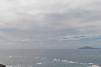 4 người bị sóng cuốn khi chụp ảnh tại Mũi Nghê - Đà Nẵng, 3 người mất tích