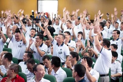 Hơn 700 cựu sinh viên K41 Trường ĐH Xây dựng Hà Nội trở về sau 30 năm
