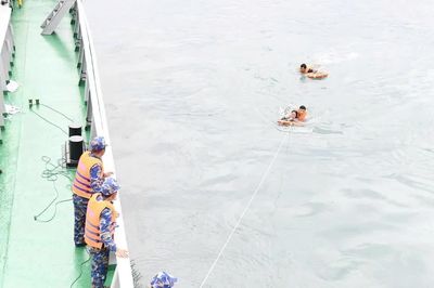 Đã cứu được nạn nhân thứ 2 trong vụ 4 người bị sóng cuốn ở Mũi Nghê