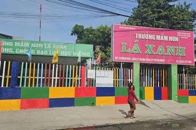 Thông tin mới vụ bảo mẫu bắn dây thun vào lòng bàn chân trẻ