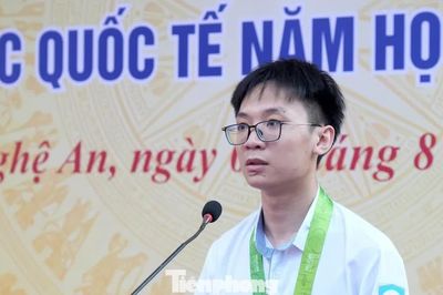 Nam sinh lớp 11 giành cú đúp huy chương Olympic quốc tế
