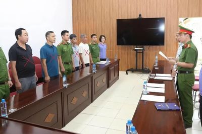 Khai thác cát trái phép trên sông Đà, 4 đối tượng bị khởi tố