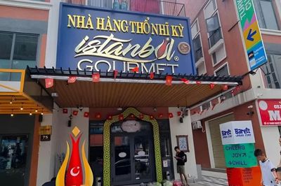 Sắp hết cảnh biển hiệu 'trắng' tiếng Việt ở Đà Nẵng