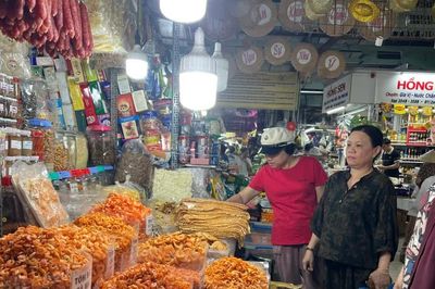Bộ Tài chính nêu giải pháp kiểm soát giá khi tăng lương