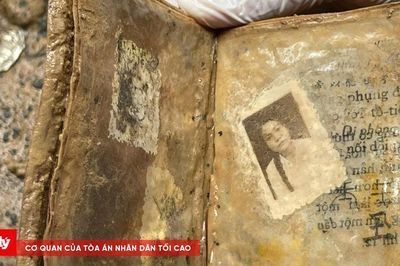 Phát hiện ảnh phụ nữ trong mộ liệt sĩ chưa rõ danh tính