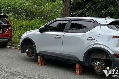 Nữ chủ ô tô kể phút biết xe bị tháo mất 2 bánh khi đỗ ở khu đô thị Hà Nội