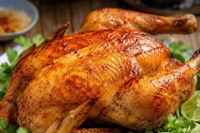 Cách ướp gà nướng thơm lừng, thịt mềm chuẩn vị nhà hàng