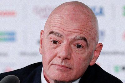 Báo Anh tố UEFA từng chi tiền cho tình nhân Gianni Infantino