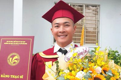 'Hoàng tử xiếc' Quốc Cơ tốt nghiệp thạc sĩ, xúc động cảm ơn vợ là MC nổi tiếng
