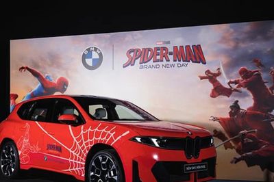 BMW bị khách hàng chỉ trích dữ dội vì đưa quảng cáo Người Nhện lên màn hình ô tô
