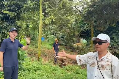 Tận mắt thấy cơ ngơi chục nghìn m2 của Hoài Linh, danh ca Chế Linh thốt lên câu bất ngờ