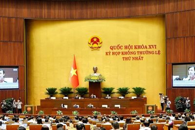 Quốc hội thảo luận hai dự án Luật về quân sự, quốc phòng và Luật Dầu khí