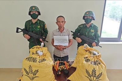 Bắt đối tượng vận chuyển trái phép hàng trăm kilogram vật liệu nổ ở khu vực biên giới