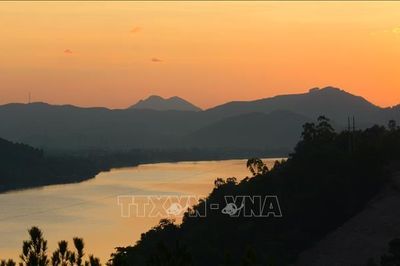 Vẻ đẹp lãng mạn của đồi Vọng Cảnh (Huế)