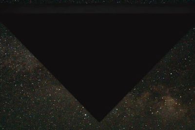 Lầu Năm Góc tiết lộ về UFO khổng lồ dài 152 m, di chuyển với tốc độ cực nhanh