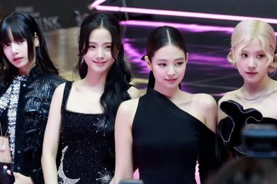 Dispatch 'vạch trần' YG giữa ồn ào kỷ niệm 10 năm của BLACKPINK