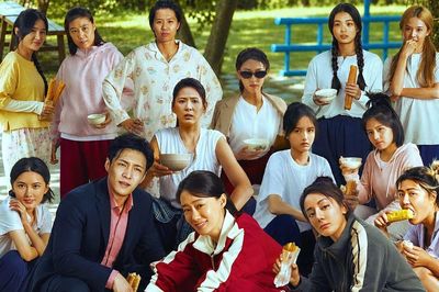 Đội Bóng Đá Nữ Kung Fu gia hạn thời gian chiếu, dẫn đầu phòng vé hè