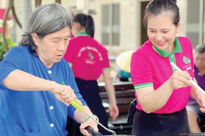 Điểm tựa của 'tuổi xế chiều'