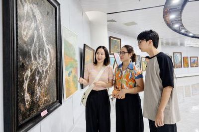 Họa sĩ Nguyễn Ngọc Mai: Kể chuyện văn hóa Việt bằng sơn mài