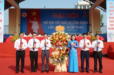 Phó Chủ tịch Thường trực HĐND tỉnh Trần Thị Hằng dự khai mạc Đại hội Thể dục thể thao xã Lạng Giang