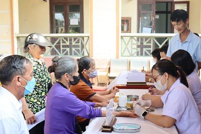 Bắc Ninh: Gần 300 đối tượng chính sách được khám bệnh, tư vấn sức khỏe miễn phí