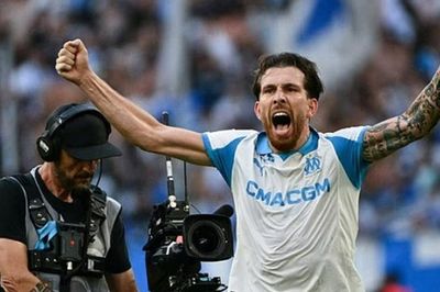 Newcastle đàm phán chiêu mộ Pierre-Emile Hojbjerg thay thế Bruno Guimaraes tại Ngoại hạng Anh