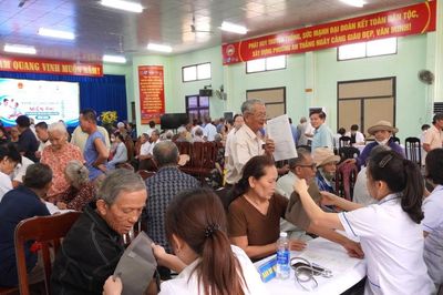 Phường An Thắng tổ chức khám sức khỏe định kỳ miễn phí cho người dân