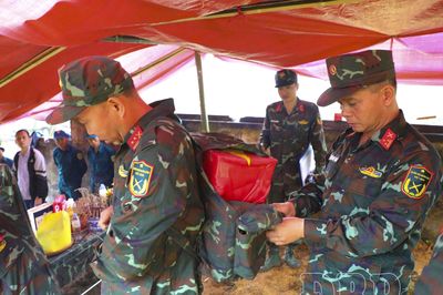 Giữa lòng đất mẹ