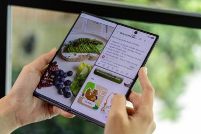 Smartphone vẫn là điểm chạm cá nhân nhất của trí tuệ nhân tạo