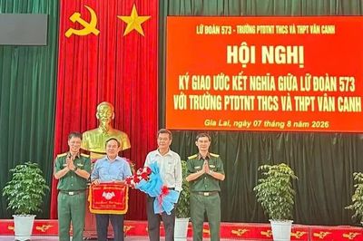 Lữ đoàn 573 kết nghĩa với Trường Phổ thông Dân tộc nội trú THCS và THPT Vân Canh
