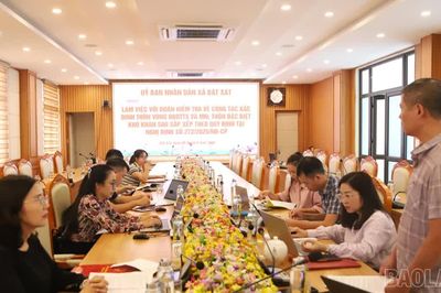 Đoàn kiểm tra của Sở Dân tộc và Tôn giáo tỉnh Lào Cai làm việc với xã Bát Xát về công tác xác định thôn đồng bào dân tộc thiểu số và miền núi
