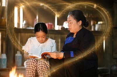 Những người mẹ không cùng huyết thống