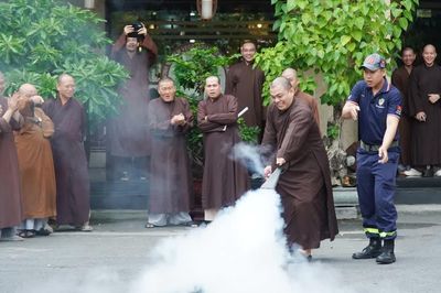 TP.HCM: Chư Tăng chùa Vĩnh Nghiêm tập huấn công tác phòng cháy, chữa cháy
