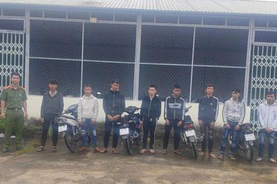 Quảng Ngãi: Lập biên bản nhóm thanh, thiếu niên chạy xe máy tốc độ cao, bốc đầu