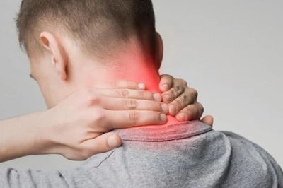Đau mỏi vùng cổ gáy, người đàn ông phát hiện viêm màng não