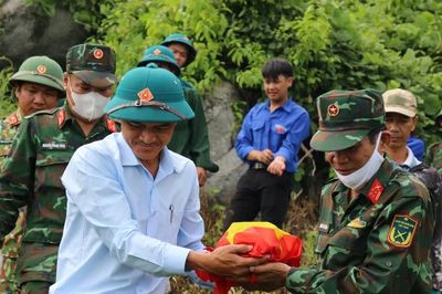 Từ cuốn sổ tay trong hang đá và ngày trở về của một liệt sĩ
