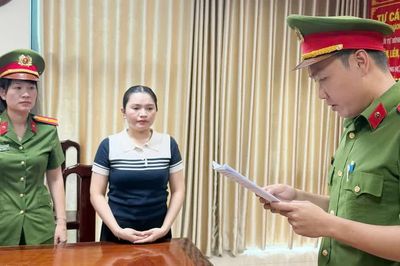 Khởi tố đối tượng kinh doanh quần áo giả nhãn hiệu thời trang nổi tiếng