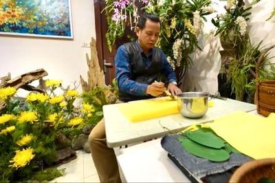 Giữ mãi sắc hoa bằng đôi bàn tay nghệ nhân