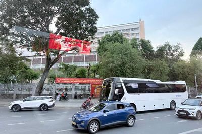 Vận tải hành khách, hàng hóa sôi động, thúc đẩy thương mại, du lịch và tăng trưởng kinh tế