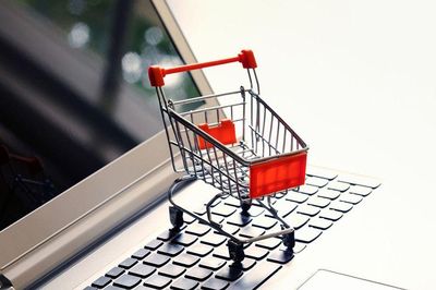 Muốn mua sắm nhưng... không có tiền, người phụ nữ đặt hơn 2.000 đơn online rồi 'bùng'