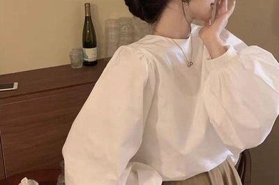 Áo blouse trắng kết hợp quần jeans: Công thức mặc đẹp không lỗi mốt