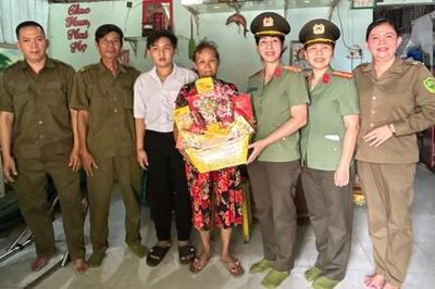 Công an phường Thủ Dầu Một: Thăm, động viên gia đình có học sinh đăng ký học Trường Văn hóa CAND V