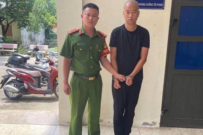 Bắt giữ kẻ tháo trộm 2 bánh xe ô tô trong khu đô thị ở Hà Nội