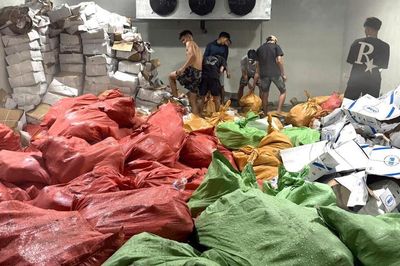 Kiểm tra kho hàng, phát hiện 6 tấn chân lợn không rõ nguồn gốc