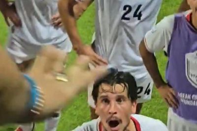 Cổ động viên Indonesia nổi giận, đòi sa thải HLV sau khi đội nhà bị loại khỏi vòng bảng ASEAN Cup