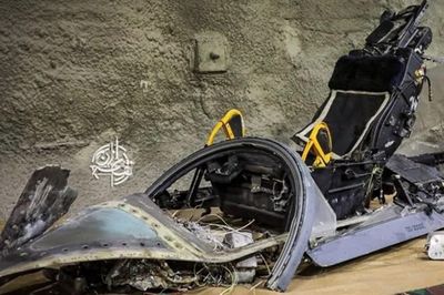 Iran trưng bày 'xác' tiêm kích F-15E Mỹ bị bắn hạ