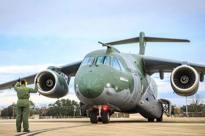 Máy bay vận tải KC-390 đánh bại A400 trong cuộc đối đầu trực tiếp