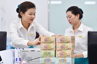 Lý do lãi suất khó giảm năm nay