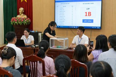 Bốc thăm xếp lớp đầu cấp: Có chặn được chuyện 'xin lớp, chọn cô'?